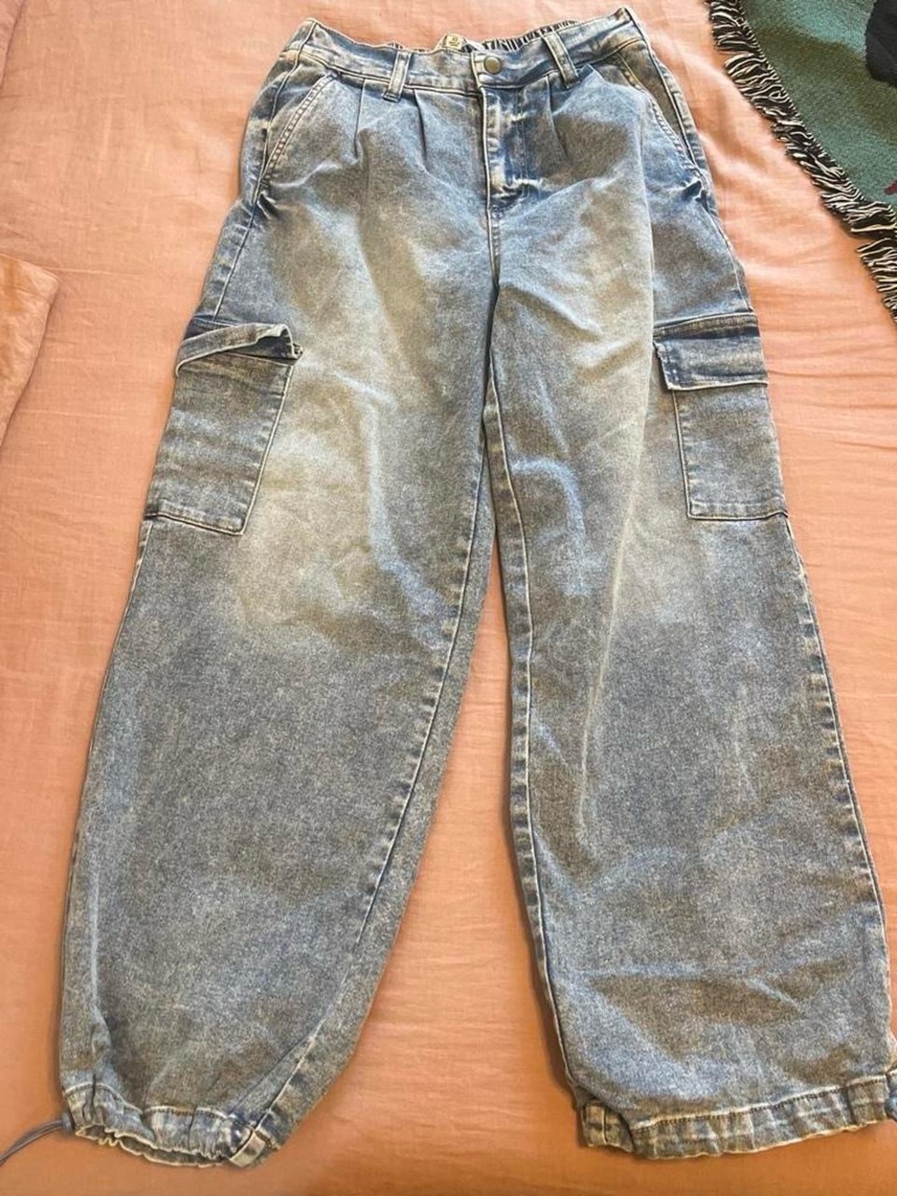 Wide-Leg Cargo Jeans in Light Blue